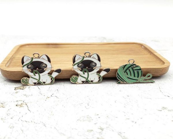 10pcs yarn ball kitten enamel alloy charms drop oil playing cat pendants fit earring necklace diy jewelry accessory dangle fx4434270848, Bronze;silver
10pcs yarn ball kitten enamel alloy charms drop oil playing cat pendants fit earring necklace diy jewelry accessory dangle fx4434270848, Bronze;silver