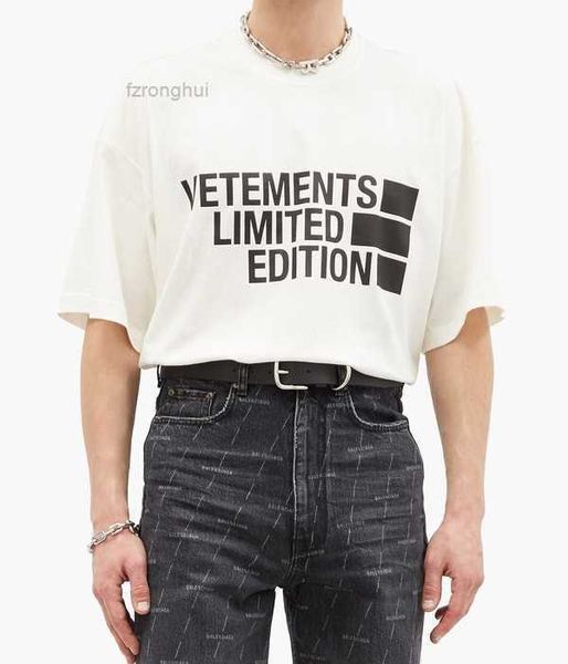2023 summer new fashion brand vite cute veements foam letter print men's and women's short sleeve t-shirt mbog, White;black
2023 summer new fashion brand vite cute veements foam letter print men's and women's short sleeve t-shirt mbog, White;black