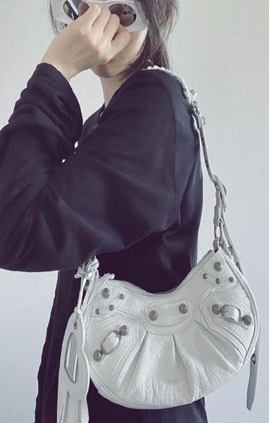 xiaohongshu internet celebrity same fashion rivet motorcycle bag one shoulder crossbody bag small 2021 new autumn and winter women8040029
xiaohongshu internet celebrity same fashion rivet motorcycle bag one shoulder crossbody bag small 2021 new autumn and winter women8040029
