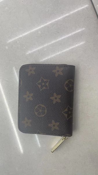 designer bags fold wallet 5 colors printing wallets flower most stylish way to carry around money cards coins men and women leather purse ca, Red;black
designer bags fold wallet 5 colors printing wallets flower most stylish way to carry around money cards coins men and women leather purse ca, Red;black