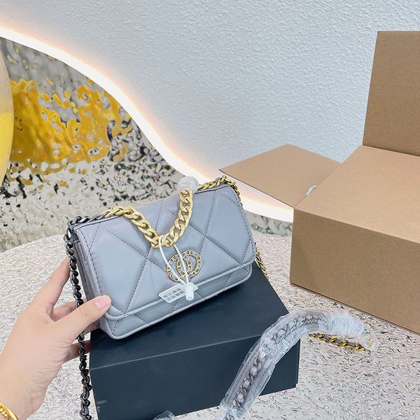 designer bag black gold chain bags crossbody exquisite retro handbag 22s cc flap women's purses official imported genuine leather trend
designer bag black gold chain bags crossbody exquisite retro handbag 22s cc flap women's purses official imported genuine leather trend
