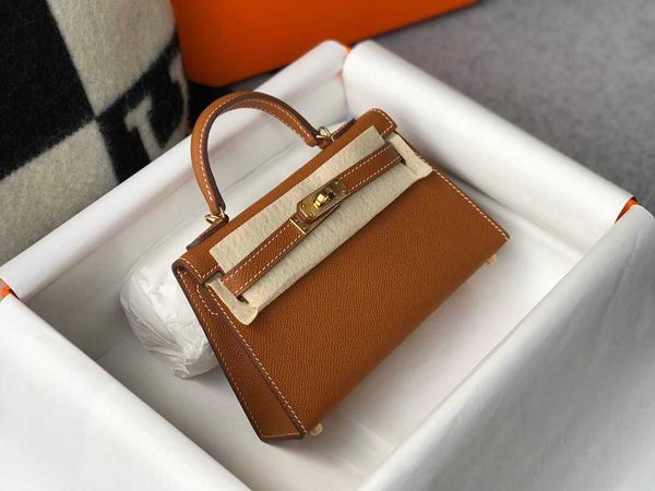 2022 fashion mini womens bags 21cm 25cm genuine leather portable cowhide second generation single shoulder messenger bag
2022 fashion mini womens bags 21cm 25cm genuine leather portable cowhide second generation single shoulder messenger bag