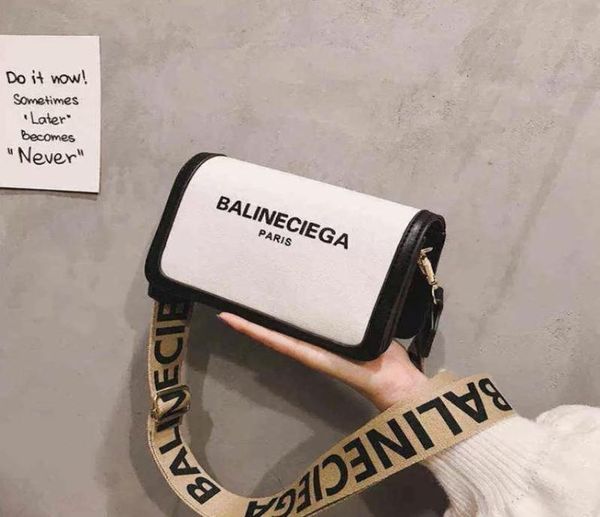 2022 fashion clutch bag wallet handbag niche design small square summer shoulder bag famous brand flip1517295, Red;black
2022 fashion clutch bag wallet handbag niche design small square summer shoulder bag famous brand flip1517295, Red;black