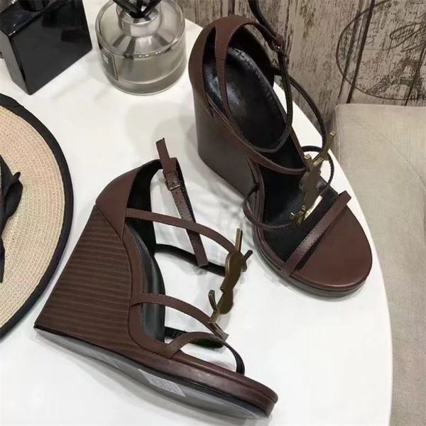 with box designer yslity shoes 2022 designer cassandra sandals women wedge espadrilles black patent leather .5 cm high heels adjustabl pbo
with box designer yslity shoes 2022 designer cassandra sandals women wedge espadrilles black patent leather .5 cm high heels adjustabl pbo