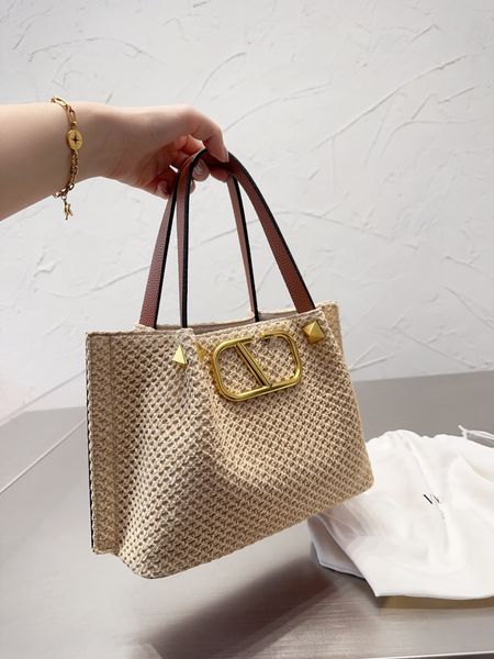 7a shoulder bag handbag v-shaped buckle flap women bag original design new fashion crossbody bags
7a shoulder bag handbag v-shaped buckle flap women bag original design new fashion crossbody bags