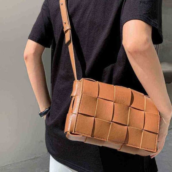 designer bottegas bags venetas cassettes single shoulder diagonal cross portable woven womens bag simple and fashionable 2023 pillow lat hav
designer bottegas bags venetas cassettes single shoulder diagonal cross portable woven womens bag simple and fashionable 2023 pillow lat hav