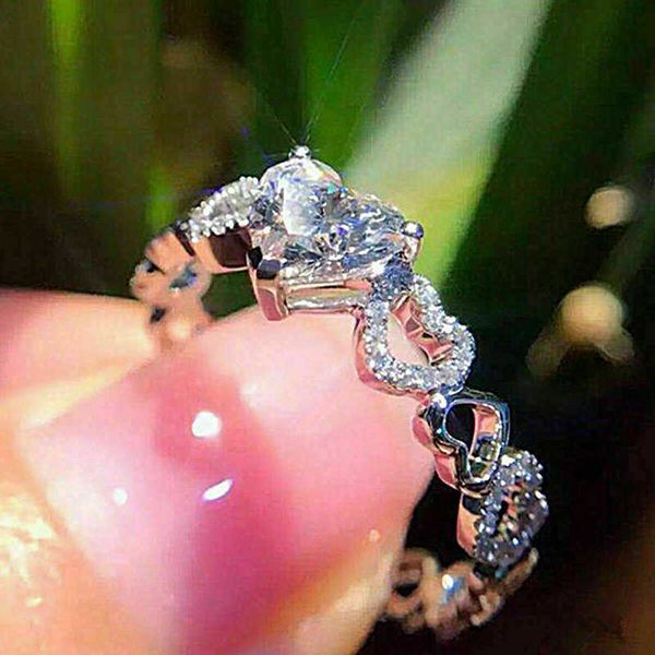 band rings elegant silver color heart-shaped proposal ring women korean fashion heart engagement jewelry anniversary aa230529
band rings elegant silver color heart-shaped proposal ring women korean fashion heart engagement jewelry anniversary aa230529