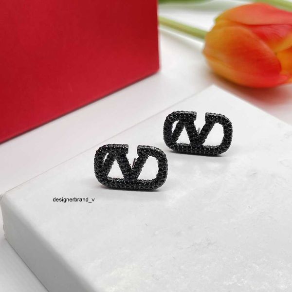 letter v earring designer stud earing luxury women fashion hoop jewelry valentinoity gift gold earring 3434, Golden;silver
letter v earring designer stud earing luxury women fashion hoop jewelry valentinoity gift gold earring 3434, Golden;silver
