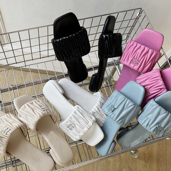 slippers suojialun summer new brand women slipper fashion pleated slip on sandal flat heel outdoor casual beach slides shoes flip flop 23051, Black
slippers suojialun summer new brand women slipper fashion pleated slip on sandal flat heel outdoor casual beach slides shoes flip flop 23051, Black