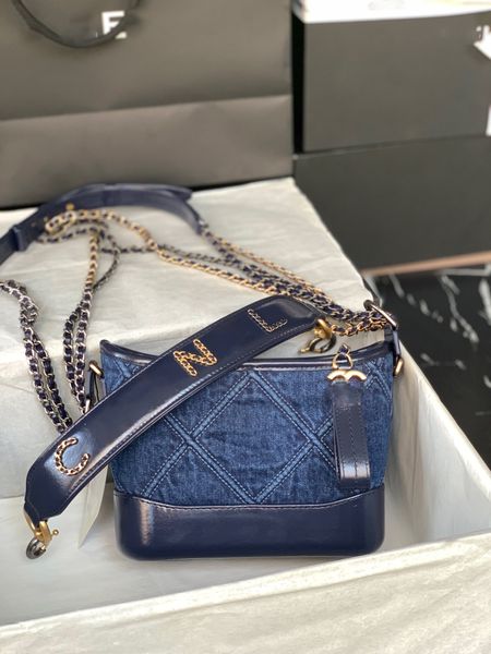 designer chain bag wandering bag cowboy bag cowhide shoulder bag crossbody bag ringer leather chain bag denim series ancient gold patchwork
designer chain bag wandering bag cowboy bag cowhide shoulder bag crossbody bag ringer leather chain bag denim series ancient gold patchwork