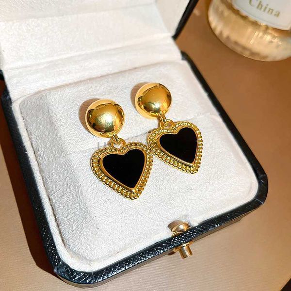 stud huitan handmade black heart enamel dangle earrings for women exquisite birthday gift modern fashion daily wear elegant jewelry j230529, Golden;silver
stud huitan handmade black heart enamel dangle earrings for women exquisite birthday gift modern fashion daily wear elegant jewelry j230529, Golden;silver