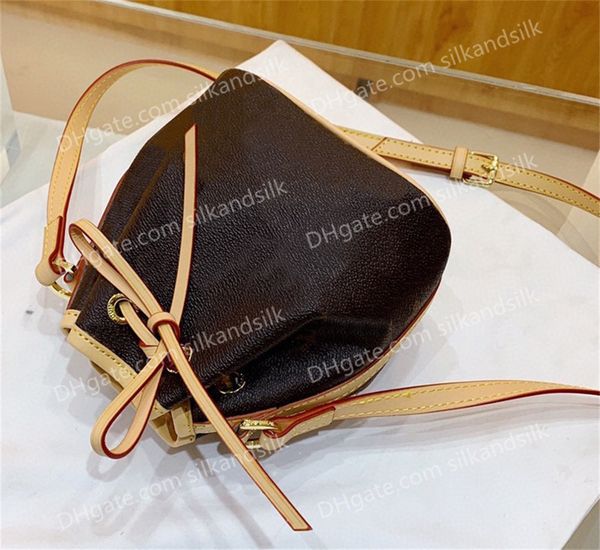luxury noe drawstring bucket bag designer shoulder bag womens handbag new retiro female underarm bagtexture versatile bag wallet
luxury noe drawstring bucket bag designer shoulder bag womens handbag new retiro female underarm bagtexture versatile bag wallet