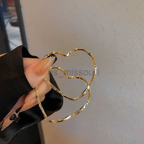 stud fashion big heart trendy hoop earrings for women bijoux geometric rhinestones earrings statement jewelry gifts j230529, Golden;silver
stud fashion big heart trendy hoop earrings for women bijoux geometric rhinestones earrings statement jewelry gifts j230529, Golden;silver