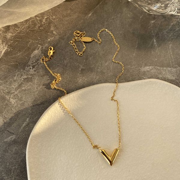 personalized minimalist gold v-letter necklace for women summer collarbone chain niche light luxury internet red and colorless valentine, Silver
personalized minimalist gold v-letter necklace for women summer collarbone chain niche light luxury internet red and colorless valentine, Silver