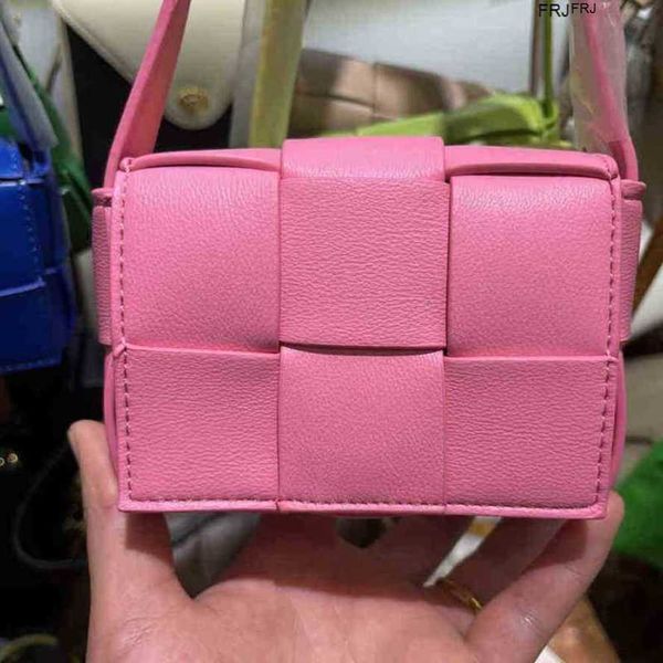 designer bottegas bags venetas cassettes small women 2023 new fashion spring advanced mini woven womens mobile phone pu material have logo f
designer bottegas bags venetas cassettes small women 2023 new fashion spring advanced mini woven womens mobile phone pu material have logo f