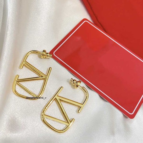 2023 designer earring letter v stud earing luxury women fashion hoop jewelry metal valentinoity earring nckjg, Golden;silver
2023 designer earring letter v stud earing luxury women fashion hoop jewelry metal valentinoity earring nckjg, Golden;silver