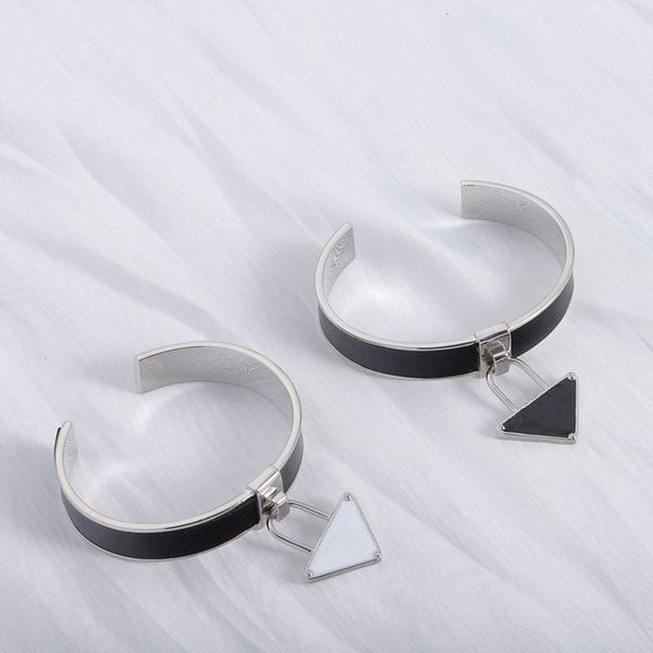 open lover bangle bracelet luxury designer black white braclets silver plated bangles for woman men fashion jewelry supply
open lover bangle bracelet luxury designer black white braclets silver plated bangles for woman men fashion jewelry supply