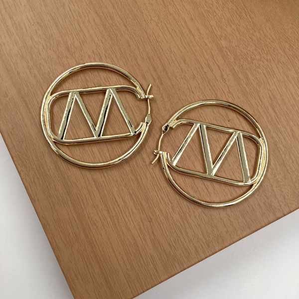 fashion 18k gold plated hoop earrings luxury brand designer letter v earrings women's wedding party jewelry, Golden;silver
fashion 18k gold plated hoop earrings luxury brand designer letter v earrings women's wedding party jewelry, Golden;silver