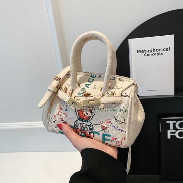 new korean version handbag trend creative graffiti crossbody bag popular on the internet summer shoulder bag 230529
new korean version handbag trend creative graffiti crossbody bag popular on the internet summer shoulder bag 230529