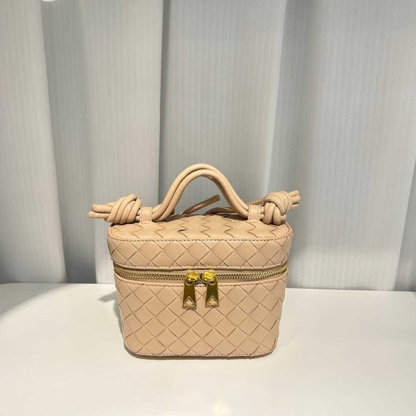 intrecciato venetaas bags designer 2023 girl bag bottegaas classic makeup ladies box fashion woven versatile square single shoulder oblique
intrecciato venetaas bags designer 2023 girl bag bottegaas classic makeup ladies box fashion woven versatile square single shoulder oblique