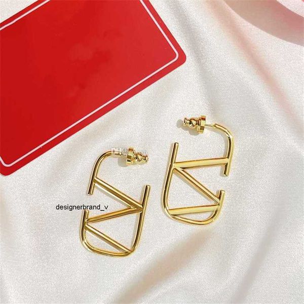 designer earring letter v stud earing pearl crystal luxury women fashion hoop jewelry metal valentinoity earring 2356 ij31, Golden;silver
designer earring letter v stud earing pearl crystal luxury women fashion hoop jewelry metal valentinoity earring 2356 ij31, Golden;silver