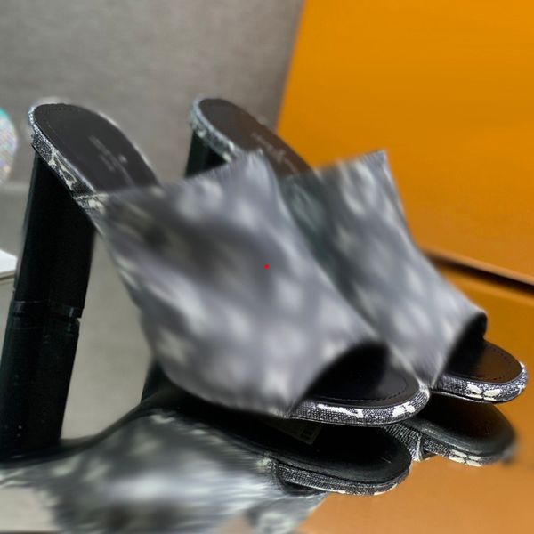 2023 fashion women ladies platform slippers straw sandal triangle buckle mules thick bottom heels slides beige black white classic slip beac
2023 fashion women ladies platform slippers straw sandal triangle buckle mules thick bottom heels slides beige black white classic slip beac