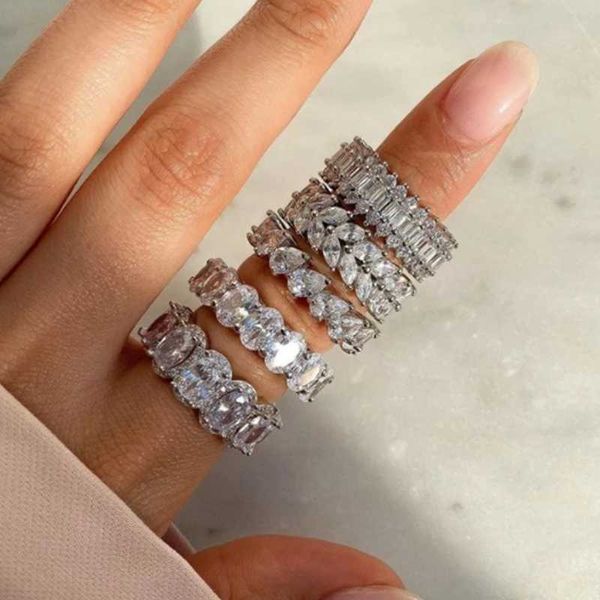 band rings new luxury silver color finger rings for women bride wedding cubic zircon jewelry wholesale female bague aa230529
band rings new luxury silver color finger rings for women bride wedding cubic zircon jewelry wholesale female bague aa230529
