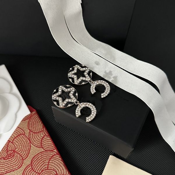 18k gold plated designers brand earrings designer letter ear stud women crystal pearl geometric earring for wedding party jewerlry accessori, Golden;silver
18k gold plated designers brand earrings designer letter ear stud women crystal pearl geometric earring for wedding party jewerlry accessori, Golden;silver