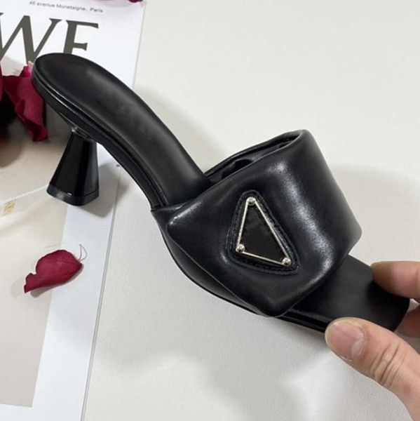 2023 black white padded slippers fashion women sandals slides real leather brand high heels ladies beach shoes dress shoe embossed stilettos
2023 black white padded slippers fashion women sandals slides real leather brand high heels ladies beach shoes dress shoe embossed stilettos