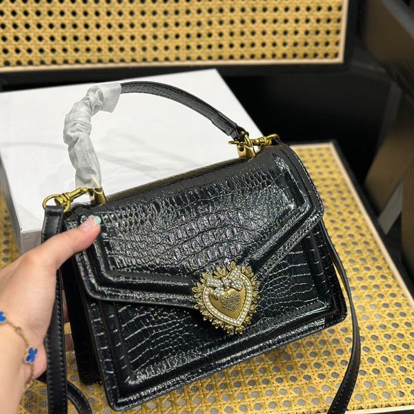 designer shoulder bag handle messenger bag flap clutch purse leather crossbody handbag jewelry heart buckle wallets chain pouchette handbags
designer shoulder bag handle messenger bag flap clutch purse leather crossbody handbag jewelry heart buckle wallets chain pouchette handbags