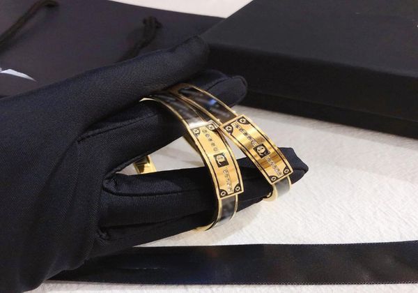 fashion style bracelets women bangle designer letter jewelry crystal 18k gold plated stainless steel wristband cuff wedding lovers5679424, Black
fashion style bracelets women bangle designer letter jewelry crystal 18k gold plated stainless steel wristband cuff wedding lovers5679424, Black