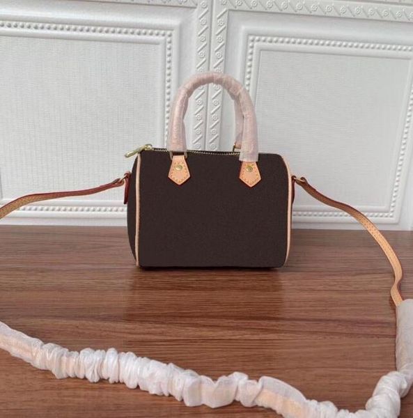 original luxury designer bags nano speedy handbags genuine leather black and white color mini shoulder bags crossbodys ship
original luxury designer bags nano speedy handbags genuine leather black and white color mini shoulder bags crossbodys ship