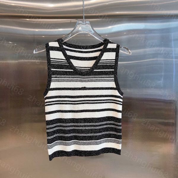 23ss womens designer clothing womens knits black and white vs v-neck striped sleeveless knitted vest womens clothes
23ss womens designer clothing womens knits black and white vs v-neck striped sleeveless knitted vest womens clothes