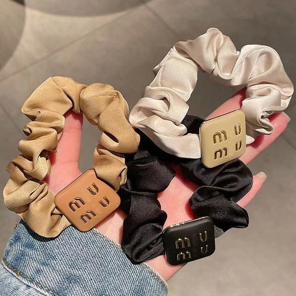 2023 hairpin new square miu letter black headstring tied hair for women high grade feeling leather band, Golden;silver
2023 hairpin new square miu letter black headstring tied hair for women high grade feeling leather band, Golden;silver