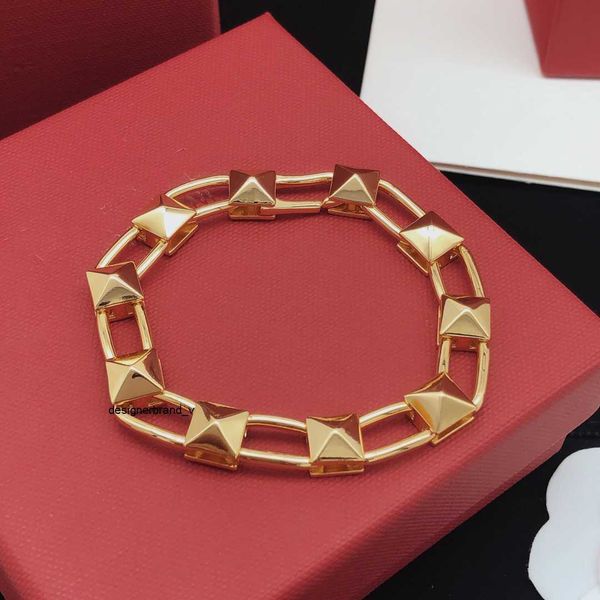 designer bracelet letter v jewelry necklace luxury women fashion jewelry pearl metal valentinoity day gift 42432, Golden;silver
designer bracelet letter v jewelry necklace luxury women fashion jewelry pearl metal valentinoity day gift 42432, Golden;silver