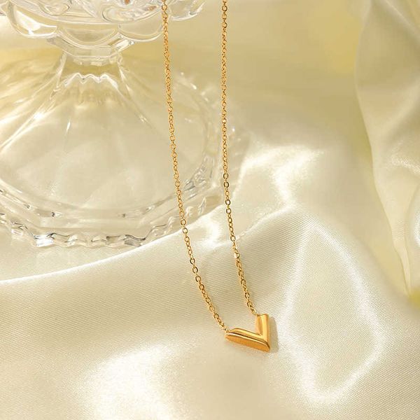 fashionable and minimalist v-shaped pendant stainless 18k gold female niche design necklace versatile steel jewelry, Silver
fashionable and minimalist v-shaped pendant stainless 18k gold female niche design necklace versatile steel jewelry, Silver