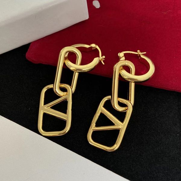 2023women fashion earrings retro letters earring for women luxury designer jewelry gold mens for gifts relief ear studs ladies nice d23, Golden;silver
2023women fashion earrings retro letters earring for women luxury designer jewelry gold mens for gifts relief ear studs ladies nice d23, Golden;silver