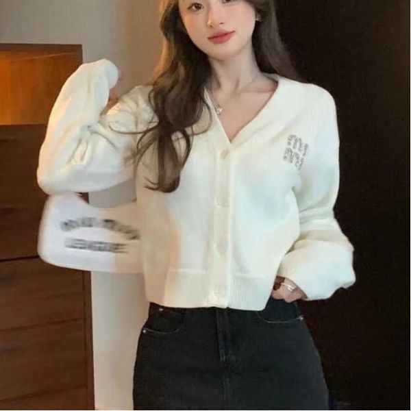 fashion womens wool sweater embroidery knit cardigan miu designer sweaters women woolen jacket v-neck knitwear, White
fashion womens wool sweater embroidery knit cardigan miu designer sweaters women woolen jacket v-neck knitwear, White
