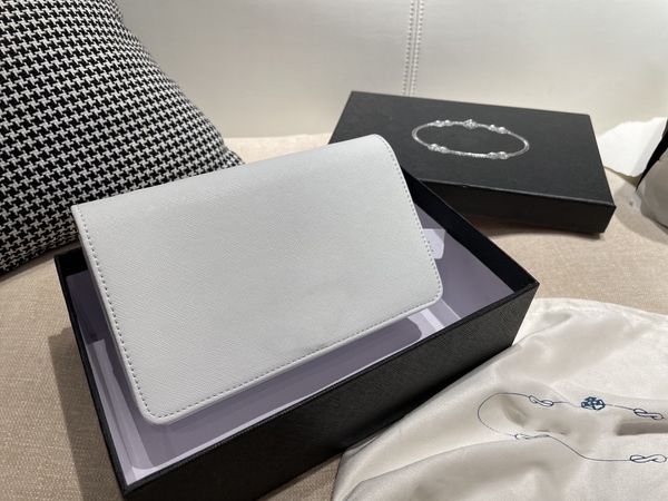 fashion brand bag women's shoulder bag crossbody bag designer bag classic cross pattern simple and elegant gift box
fashion brand bag women's shoulder bag crossbody bag designer bag classic cross pattern simple and elegant gift box