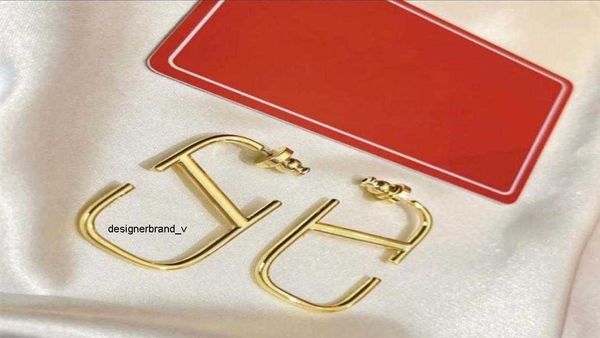 fashion designer earring letter v stud earing luxury women lady hoop jewelry metal valentinoity earring with box3269634, Golden;silver
fashion designer earring letter v stud earing luxury women lady hoop jewelry metal valentinoity earring with box3269634, Golden;silver