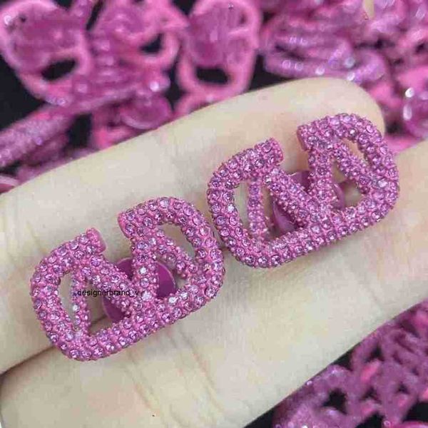 2023 new various luxury brand women designer stud luxury style simple v love couple earrings for valentinoity lady party wedding gifts whole, Golden;silver
2023 new various luxury brand women designer stud luxury style simple v love couple earrings for valentinoity lady party wedding gifts whole, Golden;silver