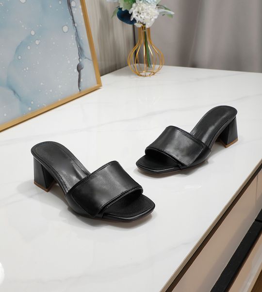designer high-quality mid-heel slippers all-in-one solid color classic women's luxury slippers multi-color optional, Black
designer high-quality mid-heel slippers all-in-one solid color classic women's luxury slippers multi-color optional, Black