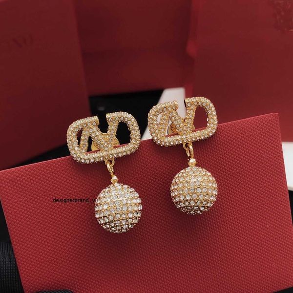design classic stud women letter v antique engrave dangle europe america style earrings valentinoity girls wedding jewelry ah3i, Golden;silver
design classic stud women letter v antique engrave dangle europe america style earrings valentinoity girls wedding jewelry ah3i, Golden;silver