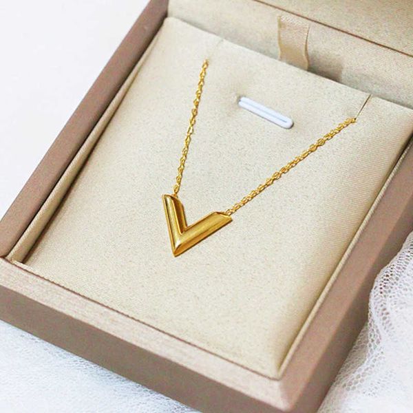 korean version v-letter necklace for women versatile cool with a niche geometric design and gold plated lock bone chain, Silver
korean version v-letter necklace for women versatile cool with a niche geometric design and gold plated lock bone chain, Silver