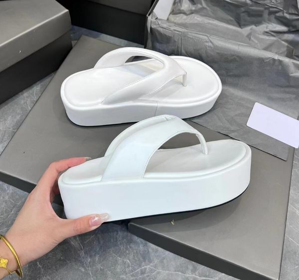 2023 summer slippers designer new style printing flip-flops fashion thick-soled outdoor leisure sandbeach shoes slippers leather women', Black
2023 summer slippers designer new style printing flip-flops fashion thick-soled outdoor leisure sandbeach shoes slippers leather women', Black