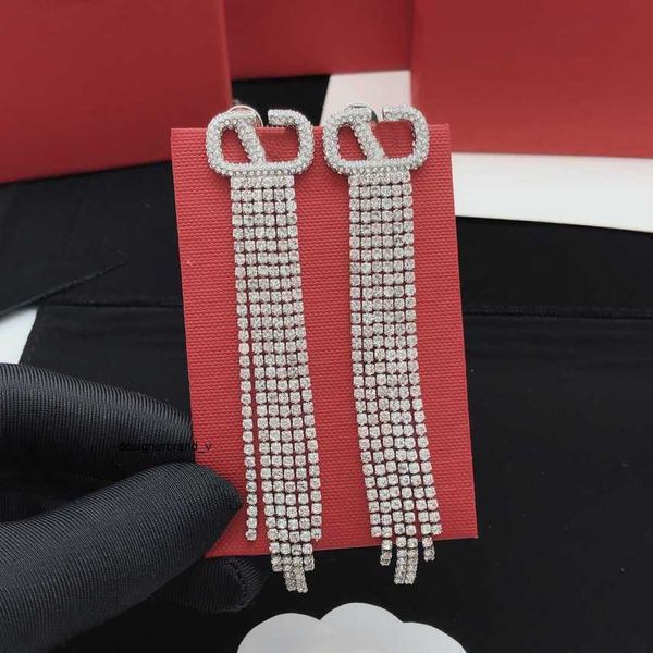 letter v earring designer stud earing luxury for women jewelry heart-shaped pearl valentinoity woman gold earring 4534 k189, Golden;silver
letter v earring designer stud earing luxury for women jewelry heart-shaped pearl valentinoity woman gold earring 4534 k189, Golden;silver