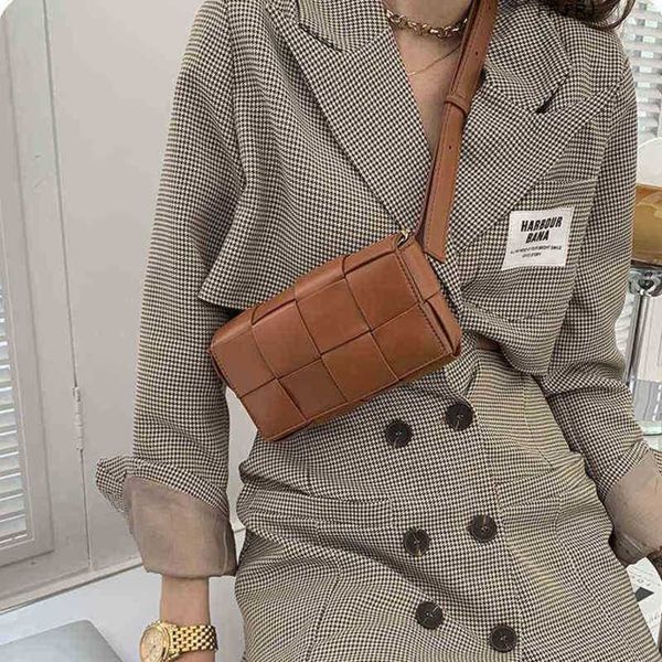 designer bottegas bags venetas cassettes new 2023 oblique cross leather womens bag trend single shoulder woven xiaozhong net red square lig
designer bottegas bags venetas cassettes new 2023 oblique cross leather womens bag trend single shoulder woven xiaozhong net red square lig