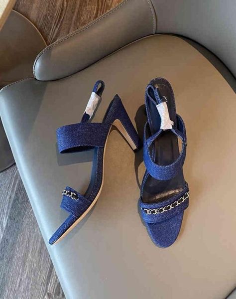 2022 new style small fragrance thick heel denim sandals c family chain belt high heels women039s flat button single shoes1145020, Black
2022 new style small fragrance thick heel denim sandals c family chain belt high heels women039s flat button single shoes1145020, Black