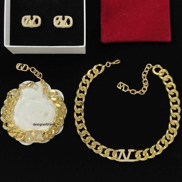 women earring designer necklace fashion valentinoity bracelet jewelry high luxury letters stud v earring wedding set jewelry ah4h, Black
women earring designer necklace fashion valentinoity bracelet jewelry high luxury letters stud v earring wedding set jewelry ah4h, Black