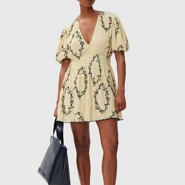 2023 designer summer party dress with waistband and bubble sleeves, fashionable and elegant floral print v-neck pleated dress, Black;gray
2023 designer summer party dress with waistband and bubble sleeves, fashionable and elegant floral print v-neck pleated dress, Black;gray